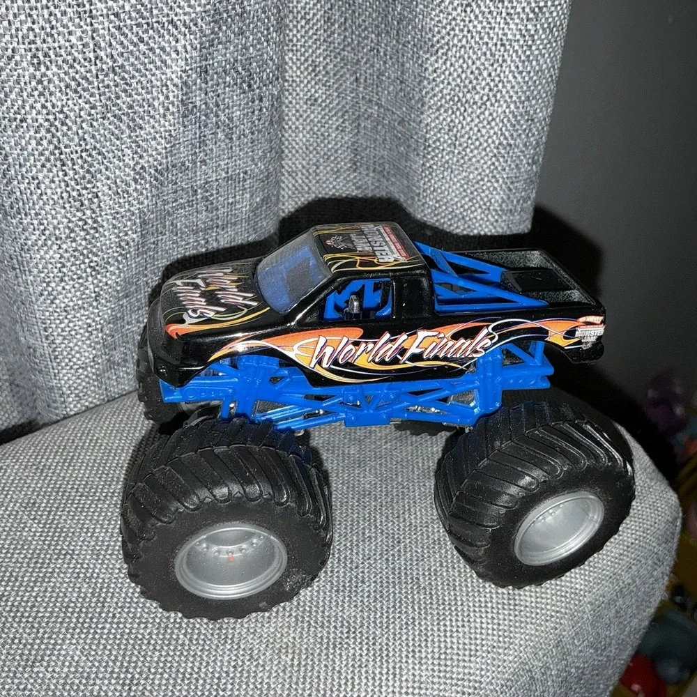 Hot Wheels Monster Jam World Finals Monster Truck 1:64